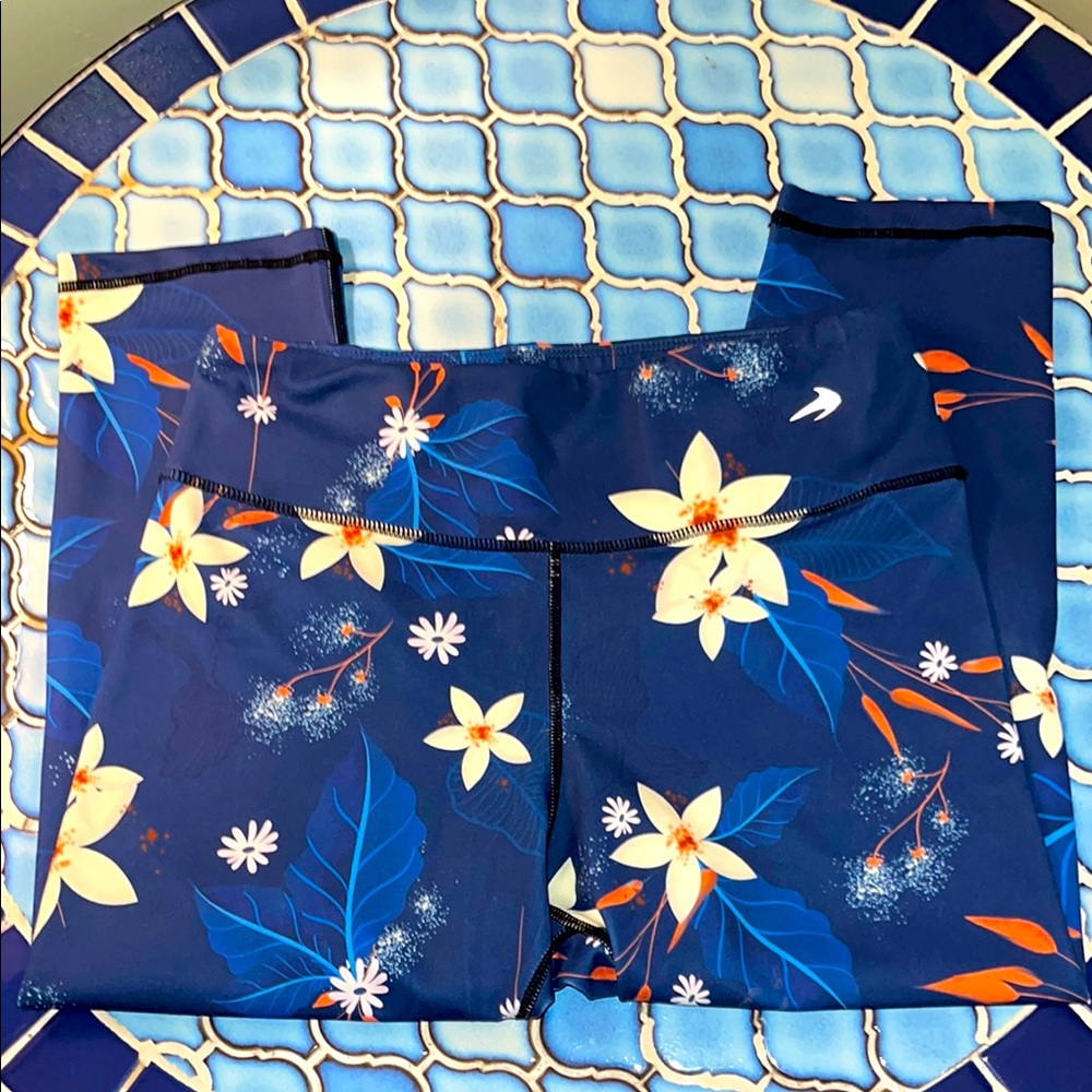 🛑Floral Blue Capris🛑